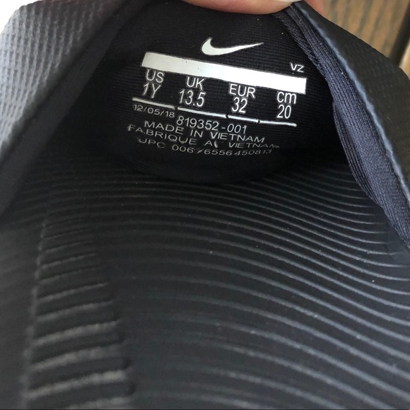 NIKE slides - Kids Sz 1 - Picture 2 of 4